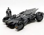 Analyse und Vergleich: McFarlane Batmobile 1989 im DC-Produktsortiment