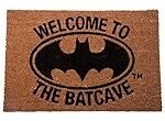 Analyse und Vergleich: Bruce Waynes Batcave - Das Herzstück der DC-Produkte im Fokus